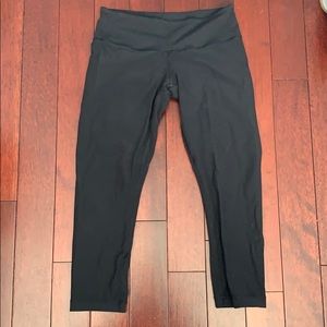 Lululemon reversible cropped leggings (size 6)